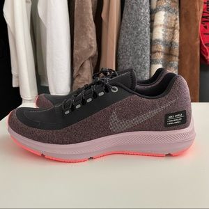 New Nike Women’s Waterproof Sneakers